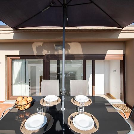 Rooftop Delight With Terrace ลุคคา ภายนอก รูปภาพ